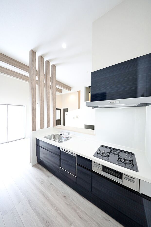 【【施工例】システムキッチン】最先端のシステムキッチンを搭載しており、使いやすさを追求した設計です!