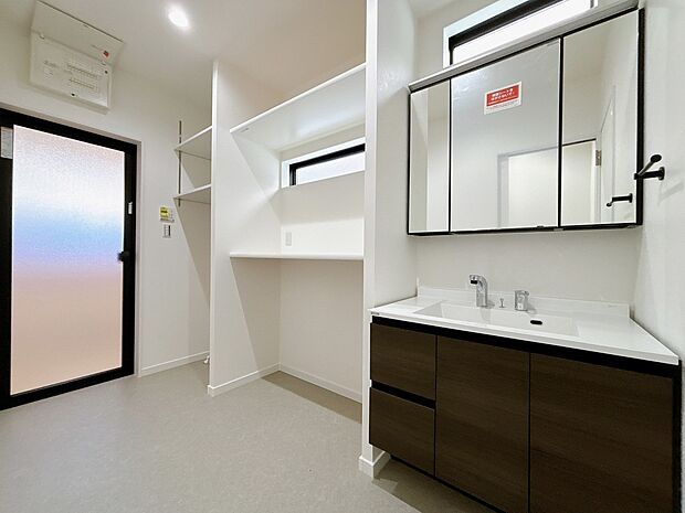 【【施工例】ランドリールーム】ランドリールームを広く取り、お洗濯が楽しい時間に！