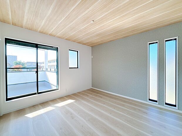 【【施工例】洋室】壁一面に施されたクロスが、シンプルでありながらもおしゃれなアクセントになり、お部屋の雰囲気を格上げしてくれます。