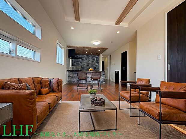 【温もりローカルスタイル】
西武新宿線「武蔵関」駅まで徒歩16分。バス利用でJR中央線「吉祥寺」駅へもアクセス可能。スーパー・コンビニが徒歩5分圏内に揃う、買物利便性の高い立地です。