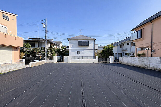 【現地土地写真】
現況は更地です。建築条件付き土地でモデルプランをご用意しています。プランが決まり次第、スムーズに建築に取り掛かることができます。