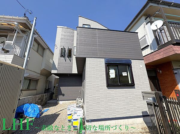 【ライフ・タウン下井草XXII/完成予想図】
西武新宿線「下井草」駅まで徒歩13分。通勤・通学に便利な立地。利便性の高い立地かつ、第一種低層住居専用地域ですので、落ち着いた生活が可能です。