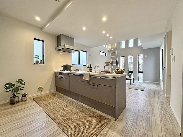 【LDK/建物プラン例※家具CG】
理想の住まいを実現!お客様の家族構成や将来のビジョンに寄り添いながら、こだわりのプランをご提案いたします。《建物面積125.54m2、建物価格2500万円》