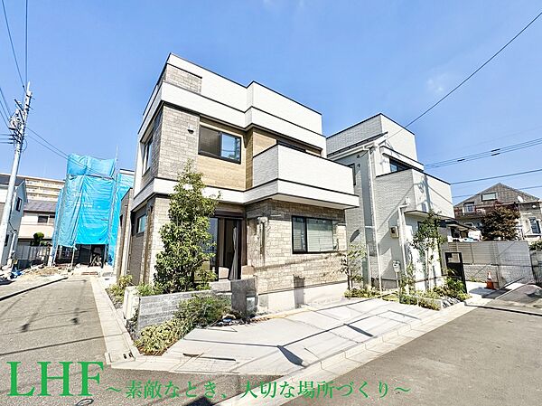 【現地外観写真】
JR中央線「阿佐ヶ谷」駅まで徒歩18分。生活利便性と落ち着いた住環境を兼ね備えたエリアです。阿佐ケ谷を生活圏に、上質な日常を叶える全8邸の新街区が誕生します。