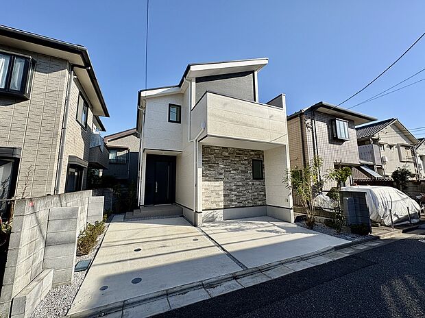 【【外観】】セブン-イレブン環八高井戸店まで歩5分、ドン・キホーテ 環八世田谷店まで徒歩8分。徒歩10分圏内にスーパーが複数揃う、お買い物に便利な立地です。