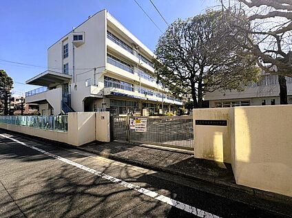武蔵野市立第四小学校 約900m(徒歩12分)
