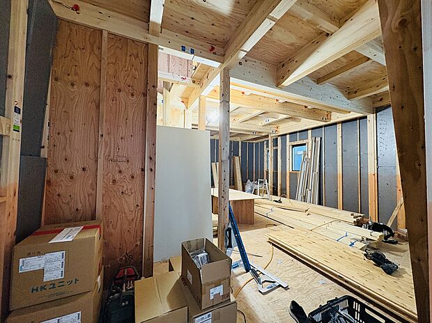 【【木工事序盤】】キッチン・洗面・浴室など水回り設備が充実し、家事のしやすさと使い勝手を両立。忙しい日々もスムーズに過ごせる機能的な住空間です。