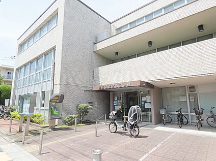 杉並区立宮前図書館 約600m(徒歩8分)