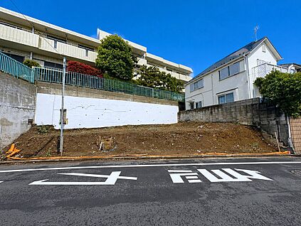 【前面道路を含む現地写真】