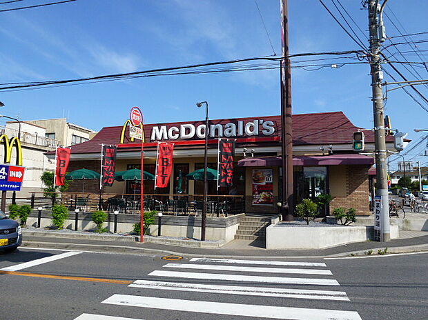 マクドナルド(約940m)