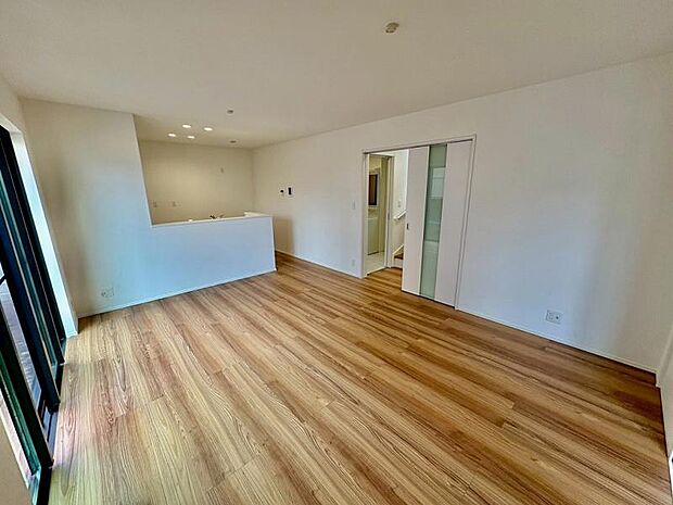 リビング 家族団らんのリビングは東南側に面しています♪