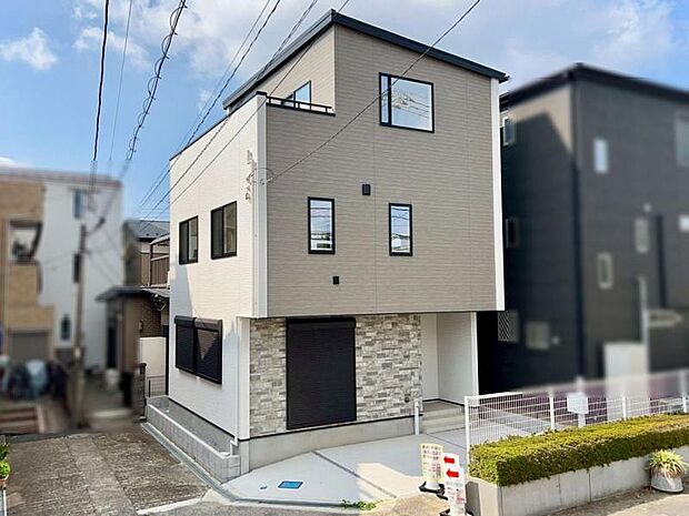 ■陽当たり良好な大型3階建て！買物便利なスーパー徒歩10分圏！お子様の通学も安心な芝中央小・芝東中徒歩5分圏！食洗機や浴室暖房乾燥機等重宝する設備装備！