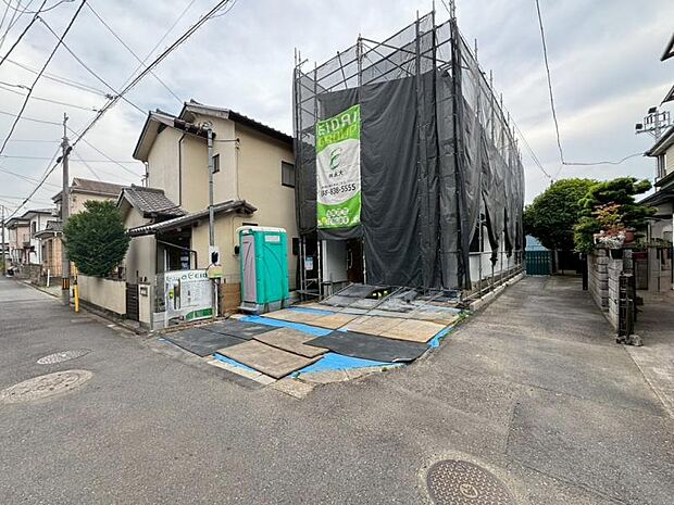 【現地外観写真】本物件は未完成のため、お近くにある同仕様の完成物件をご案内いたします。完成後の暮らしをイメージしながら、安心してご検討いただけます。どうぞお気軽にお問合せ下さい。(2026年5月撮影)