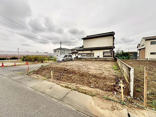 開放感と豊かな陽当たりを享受できる角地!通風にも優れ、心地よい風と明るい陽光が広がる住まいです。