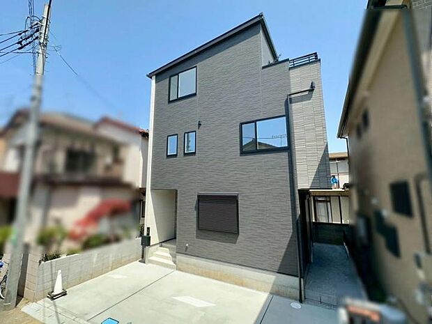 【外観】■お子様も嬉しい芝小学校徒歩4分！スタイリッシュなデザイン！外壁は雨が汚れを落としてくれるセルフクリーニング機能採用！建物の美しさ保ちやすいです！※2025.4月撮影