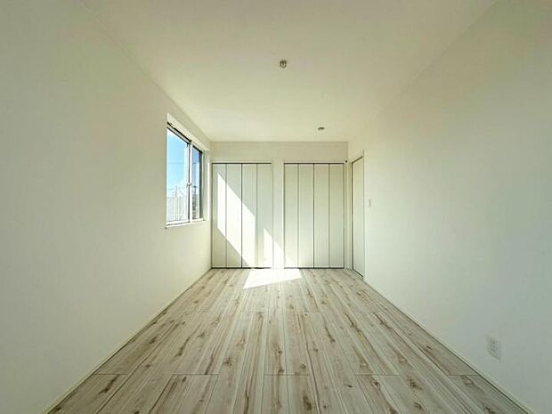 【洋室】■全居室収納有！お洋服や荷物を整理しやすく室内スペースを有効活用出来ます！ワンピースやスーツ等もハンガーにかけて保管出来るのでシワを防げます！