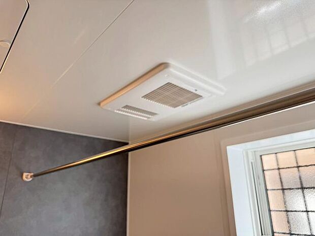 【【浴室換気乾燥暖房機】】浴室換気乾燥暖房機とランドリーパイプで室内干し可能