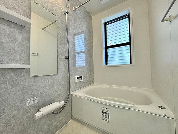 【浴室】雨の日のお洗濯も安心の浴室乾燥機付き!