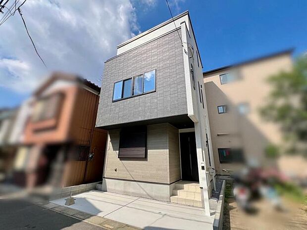 【外観】■スタイリッシュな外観デザイン!外壁は雨が汚れを落としてくれるセルフクリーニング機能採用!建物の美しさ保ちやすいです!