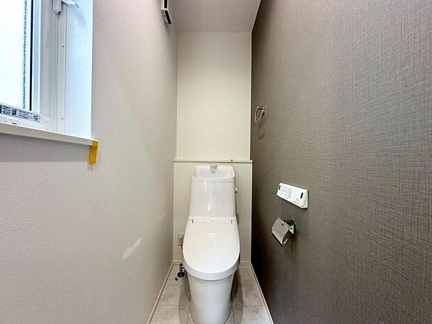 【4号棟】4号棟■エコで経済的な節水型ウォシュレットトイレ!シャープなフォルムは汚れも拭きやすくお手入れラクラク!