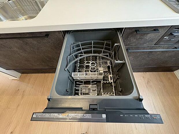 【キッチン】家事にかかる時間を短縮!食洗機付きのオープンキッチン。