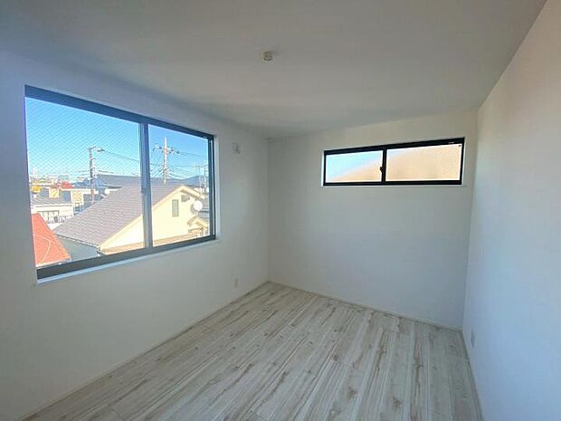 【【3階6.4帖洋室】】窓からのやさしい光が心地よいプライベートルーム♪