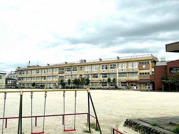 越谷市立越ケ谷小学校(約170m)