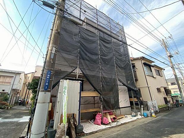 【【現地写真/2025年11月撮影】】東側公道×南側隣地通路につき陽当り良好!