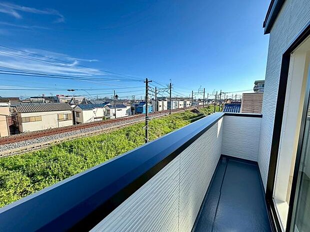 【バルコニー】キレイ長持ち♪外壁には雨水で汚れを落とすセルフクリーニング機能付きのマイクロガードを採用!