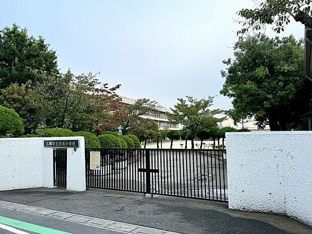 三郷市立彦成小学校（約2,000m）