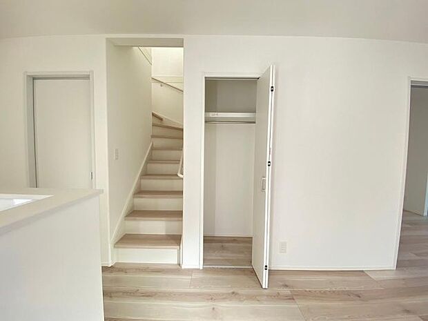 【リビング】家族団らんをサポートするリビング階段の設計です。