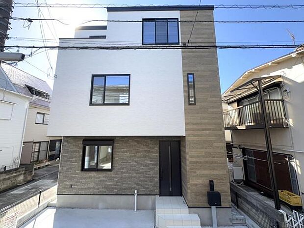 【【現地外観写真】】スーパー、コンビニ徒歩6分圏内でお買い物便利♪