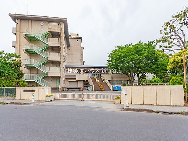 越谷市立武蔵野中学校(約1,600m)