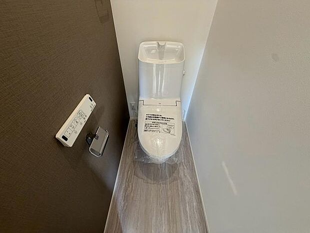 【トイレ】家計と環境に優しいベーシアの節水型シャワー付トイレは優れた洗浄力と高い節水性を両立しております。