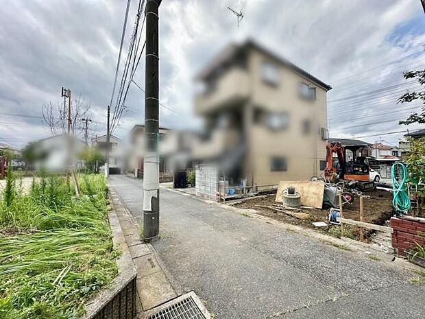 【外観】◆建築中現地や周辺環境をご確認いただきながらどのような建物が完成するかご説明させていただきます!また近隣にある同じく当社グループ施工の完成住宅を合わせてご案内させていただきます!※2026.7月撮影