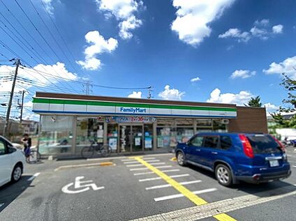 ファミリーマート川口伊刈店 250m(-)