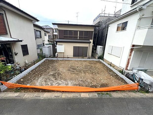【【現地写真】】柳瀬川駅へ自転車9分・志木駅行きバス停徒歩2分！小中学校まで徒歩7分圏内、スーパー徒歩3分、毎日の暮らしも子育てもスムーズに叶う充実の周辺環境。（2026年8月撮影）