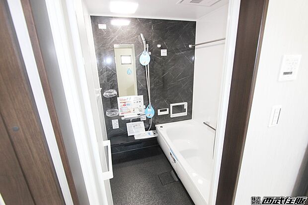 【バスルーム(施工例)】家事で疲れたママもゆったりと足を伸ばせる広さです♪