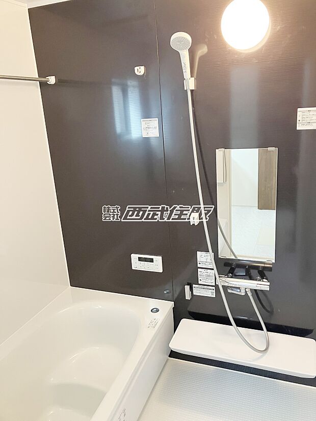 【バスルーム】 落ち着いたお色が素敵なバスルームです。