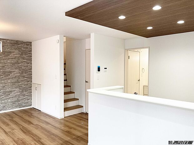 【リビング】明るくてとても広いリビングは自然と家族が集まりそう！同仕様写真  