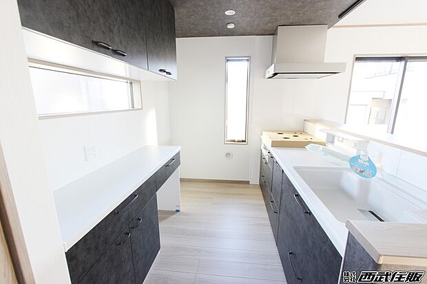 【カップボード】キッチンと同じ素材だと統一感があって素敵ですね♪同仕様写真 