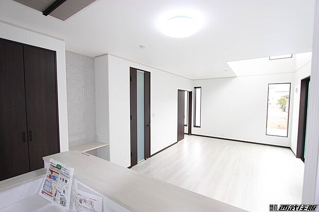 【内観】【リビング(施工例)】やさしい陽の光を上手に取り込んで明るく、家族の憩いの場!