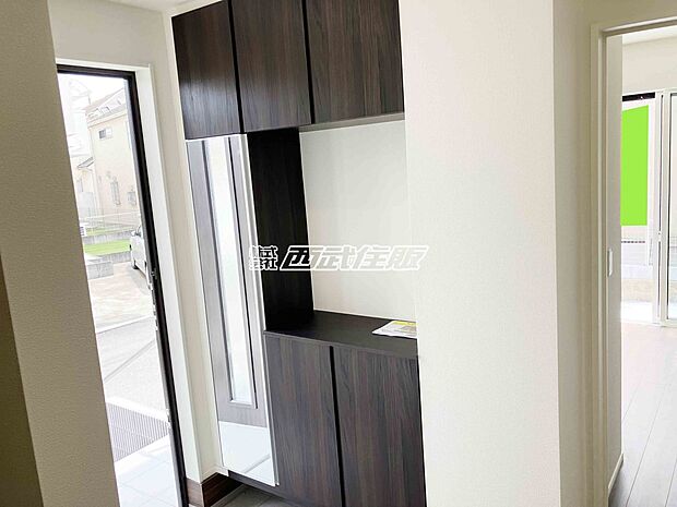 【玄関】【玄関】シューズボックス付きなので玄関まわりがスッキリします。