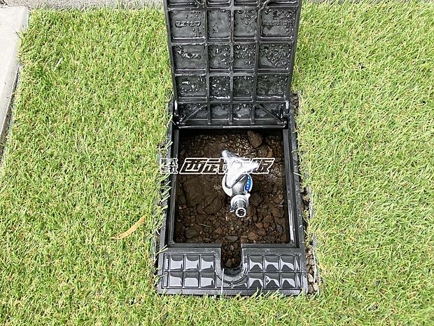 【その他現地】【散水栓】お外に散水栓があるのでお庭のお手入れや洗車が出来ますね!