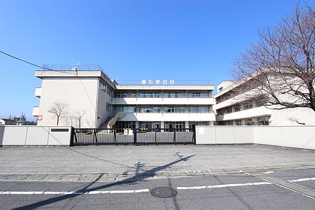 青梅市立泉中学校(約1,130m・徒歩15分)
