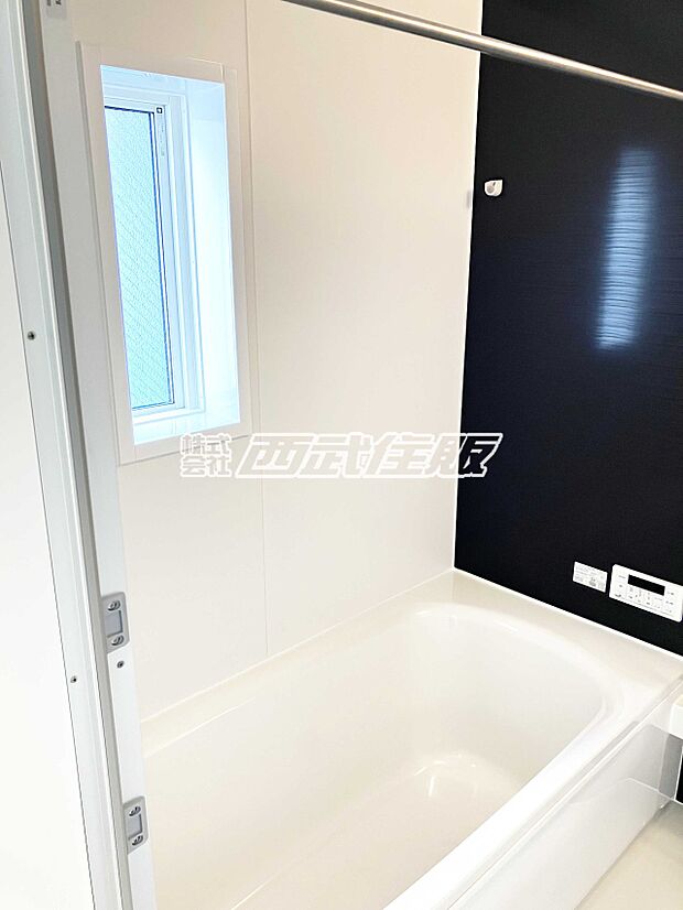 【浴室】【バスルーム】 落ち着いたお色が素敵なバスルームです。