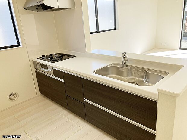 【非公開】【対面システムキッチン】落着いた木目が素敵なキッチンです！同仕様写真