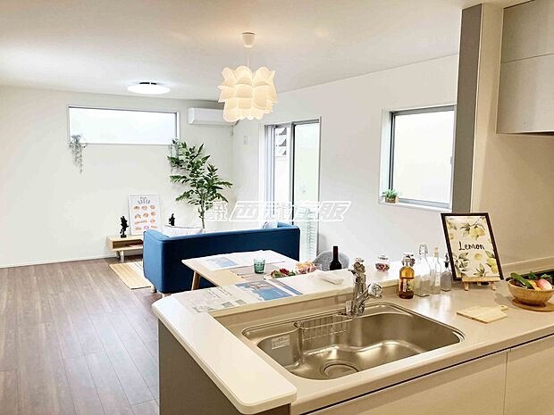 【キッチン】【対面キッチン】家族との会話が弾むオープンなカウンターシステムキッチン！同仕様写真