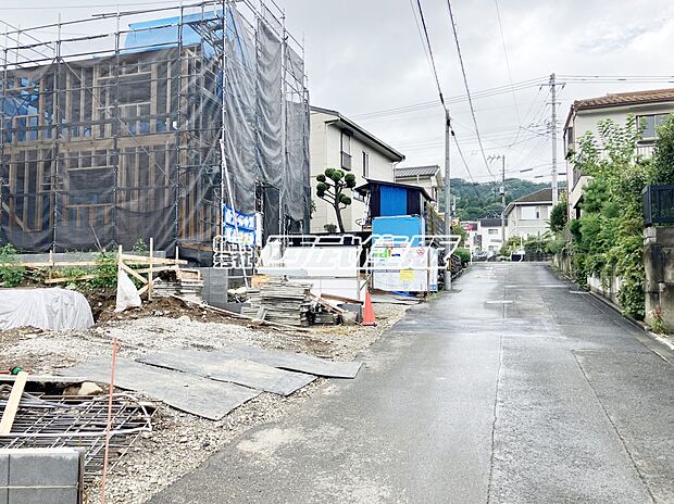 【前面道路含む現地写真】【販売現地】車通りの少ない穏やかな住環境です。2026年8月13日撮影