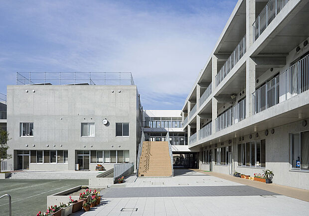 世田谷区立松沢小学校（約662m）